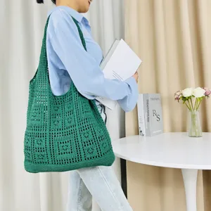 Grüne Häkel-Tragetasche für Damen, stilvolle, gestrickte Schultertasche für den Strandalltag.