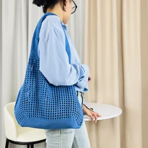 Blaue gestrickte Häkel-Tote-Bag für Damen, modische Umhängetasche für den Alltag.