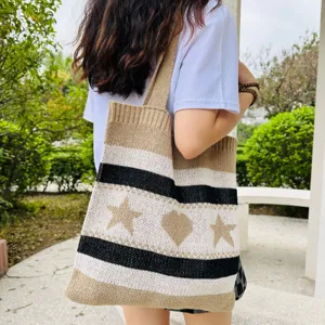 Gestrickte Umhängetasche mit Streifenmuster, stilvolle lässige gestreifte Beuteltasche Damen
