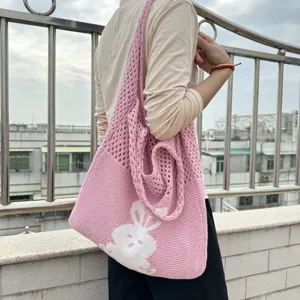 Rosa Strick Shopper Tasche mit weißem Hasenmuster, lässige Damen Schultertasche aus Netz.