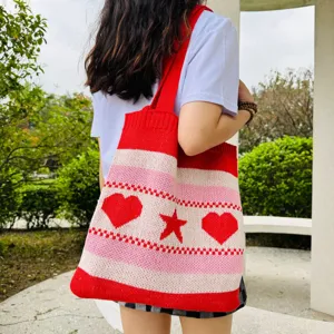 Strick Damen Tragetasche Detailansicht, lässige rote rosa Herzmuster Schultertasche.