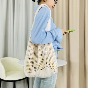 Beige gestrickte Netztasche Shopper, lässige Damen Schultertasche, modische Strumpfhandtasche.