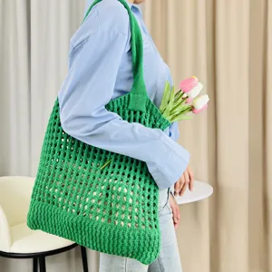 Grüne gestrickte hohle Schulter-Tragetasche, lässige gewebte Handtasche für Alltag und Reise.