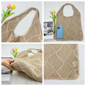 Beige gestrickte Hohl-Tragetasche, lässige Mesh-Umhängetasche für Damen, stilvolle Handtasche.