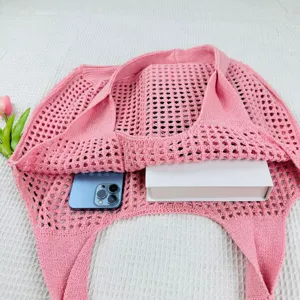 Rosa Strick Tote Tasche Netz Häkel Optik Schultertasche für modische Detailansicht