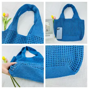 Blaue Strick-Tragetasche Detailansicht mit Netzstruktur, stabilen Griffen und Taschenboden.