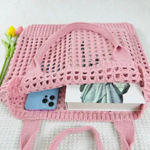 Rosa gestrickte hohle Tote Bag, stilvolle lässige gewebte Umhängetasche für Damen täglich.