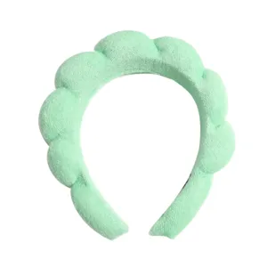 Détail serre-tête éponge vert nuage, cerceau de cheveux éponge douce pour lavage du visage.