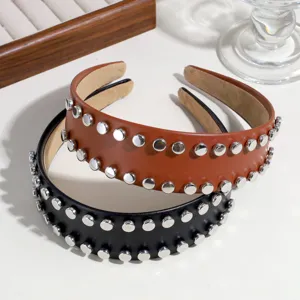 Serre-tête large en cuir PU élégant avec clous métalliques accessoire de mode pour femme