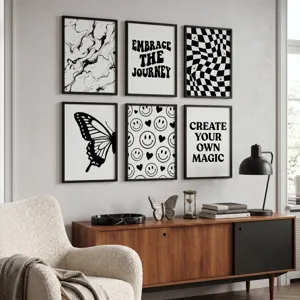 Moderne minimalistische schwarz-weiße dekorative Wandkunst Set, stilvolles Wohnzimmer Detail.