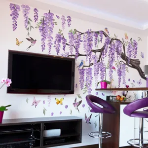 Detailansicht von Glyzinien Baumzweig Vogel Schmetterling Wandtattoo an Wohnzimmerwand.