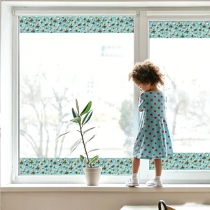 Nahaufnahme des Ozean Muschel Fensteraufklebers zur Dekoration auf glatten Glasflächen.