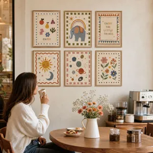 Set di stampe d'arte da parete decorative, simpatico elefante e pianeta quadro per la casa.