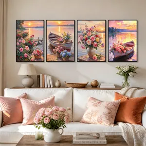 Set van 4 decoratieve landschapsolieverfschilderijen boven een witte bank in gezellige woonkamer.