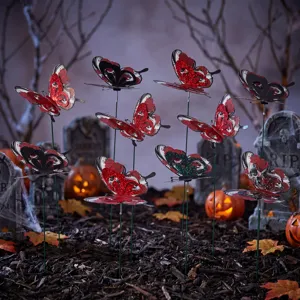 Halloween vlinder tuinstokken met griezelige schedel roos design voor buiten gazon decor.