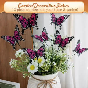 Gedetailleerd overzicht van gotische doodskop vlinder tuin stekken in pot voor mooie decoratie.