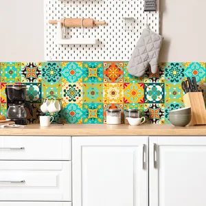 Pegatinas de azulejos con patrón retro colorido para salpicaderos de cocina detalle vista