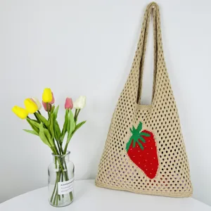 Gehäkelte Erdbeere Tragetasche, ästhetische Strick Schultertasche für Strand und Alltag.