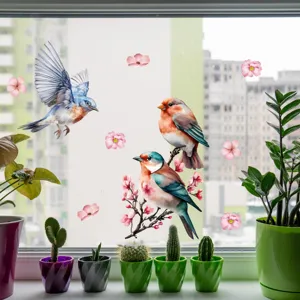 Vue détaillée des autocollants électrostatiques pour vitres d'oiseaux et fleurs roses.