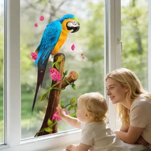 Gros plan de l'autocollant de fenêtre perroquet coloré et floral pour belle déco.