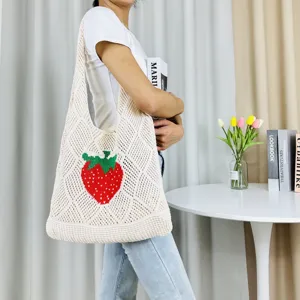 Gestrickte Tragetasche mit süßem Erdbeermuster, große lässige Umhängetasche für Damen.