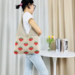 Gebreide aardbeien shopper tas, grote capaciteit casual gebreide schoudertas voor dames.