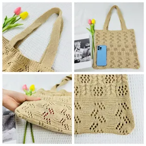 Beige gestrickte hohle Tote Bag Detailansicht, mit Netzmuster und doppelten Schulterriemen.