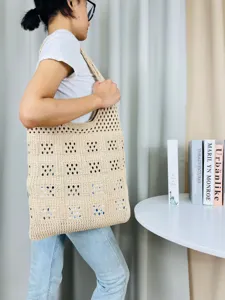 Beige Häkel Strick Shopper Tasche für Damen, große hohle Schulter Strandtasche modisch.