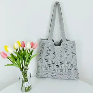 Graue gestrickte Häkel-Totetasche, lässige Strandtasche, minimalistische Damen-Umhängetasche.