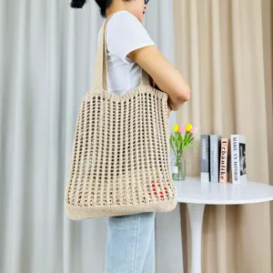 Beige hohle Strick Tote Tasche für Damen, stylische Häkel Umhängetasche für Alltag und Strand.