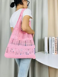 Rosa gehäkelte Schulter-Tote-Bag für Damen, große hohle Strandtasche, lässige Alltagshandtasche.