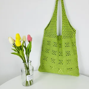 Grüne gestrickte Damentasche, lässige Häkel-Schultertasche, hohle Strandtasche für Frauen.