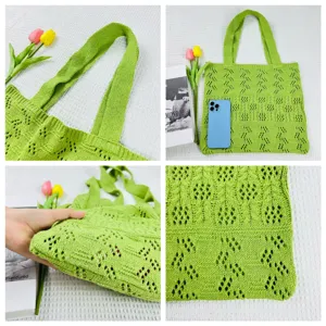 Grüne Stricktasche Detailansicht mit gehäkelter Lochmuster Textur und stabilen doppelten Griffen.