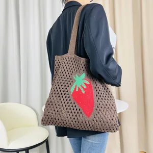 Strick-Tasche mit süßem Erdbeer-Muster, Häkel-Design, lässige Schultertasche für den Strand.