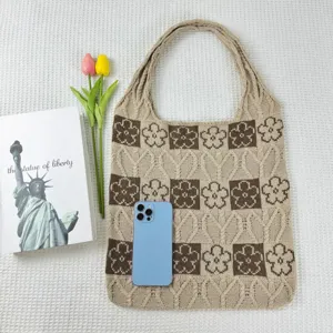Knitted tote bag for women, large capacity casual knitted handbag with stylish floral pattern