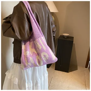 Modische Strick Umhängetasche für Damen, lässige violette Tote Bag mit Buchstaben.
