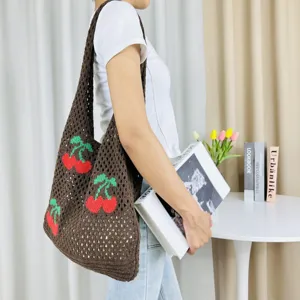 Bolso de hombro marrón de punto con cerezas, bolso grande de ganchillo para mujer.