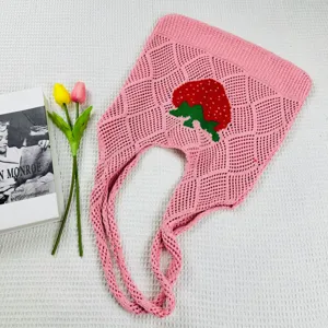 Rosa Strick Handtasche mit rotem Erdbeer Muster, lässige geflochtene Schultertasche für Damen.
