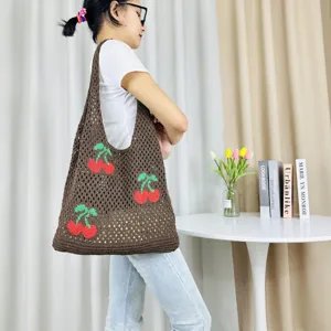 Bolso tote de ganchillo marrón con lindo diseño de cerezas para mujer, bolso de hombro de punto.