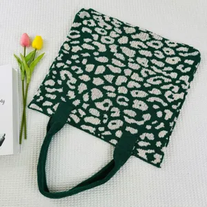 Grüne beige Leo Strick Shopper Tasche Detailansicht, lässige große Umhängetasche Damen.