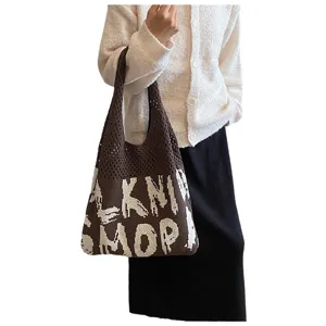 Modische braune Strick-Tasche mit Buchstabenmuster, große lässige Schultertasche für Damen.