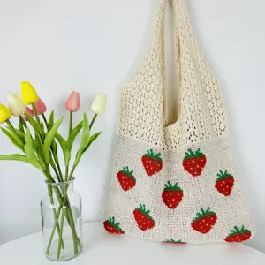 Dames Gebreide Aardbei Draagtas Grote Capaciteit Geweven Schoudertas Opengewerkte Polyester Gebreide Handtas Voor Dagelijkse Vakantie