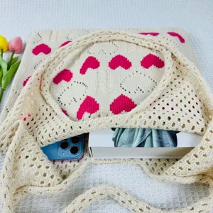 Strick-Tragetasche mit charmantem Herzmuster, gewebte Strandtasche fur den Sommer.