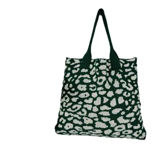Grüne Leo-Print Strick-Tragetasche, große lässige Schultertasche für Damen im Alltag.