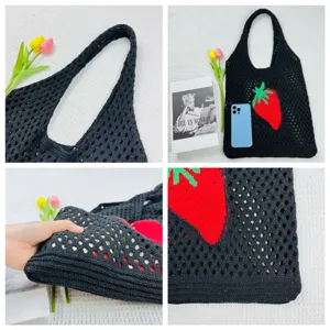 Schwarze Häkel-Tasche mit rotem Erdbeer-Muster, süße Strick Strandtasche für den Sommeralltag.