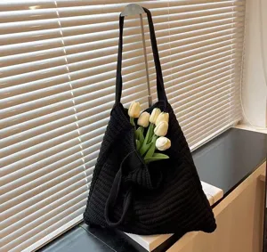 Borsa shopper nera in maglia borsa a spalla vintage casual grande borsa vista dettagliata.
