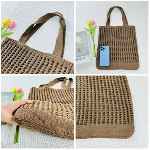Braune Strick Häkel Tasche Beuteltasche Schultertasche lässiger Strandstil Detailansicht.