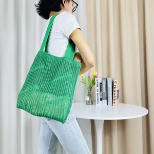 Green knitted mesh tote bag for women, casual summer beach shoulder bag with large capacity.