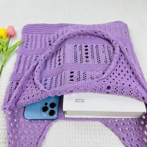 Violette gestrickte Handtasche, vintage Hohl-Netz-Umhängetasche, lässige Strand-Tragetasche.