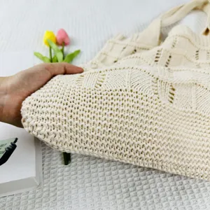 Borsa shopper traforata in maglia beige, borsa a spalla intrecciata casual, elegante borsa da spiaggia.